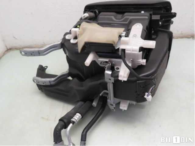 Innredning, Konsoll til Toyota Land Cruiser 150 2014-->> (Fase 2) (TOYOTA|8852060402C0|)