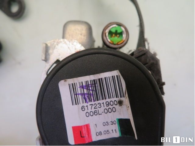 Sikkerhetsbelte foran venstre til Ford Focus 2011-2014 (Type III, Fase 1)  (FORD|BM5161295AC3JA6|1764014|617231900)