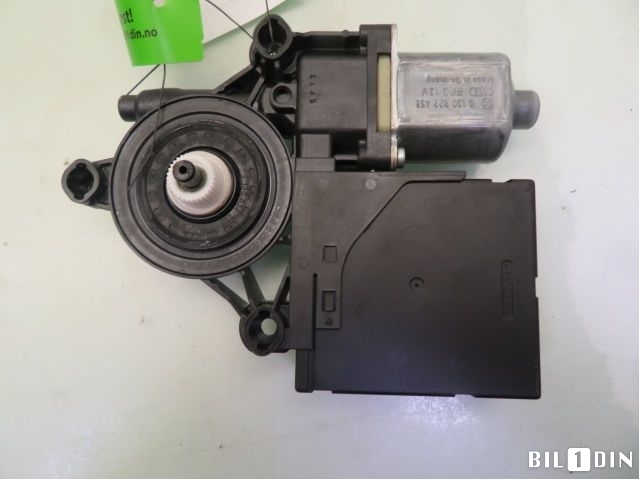 Ruteheis høyre foran til VW Passat 2011-2015 (B7) (B7) (VOLKSWAGEN|3AA959702A|3AA837462|988693315)