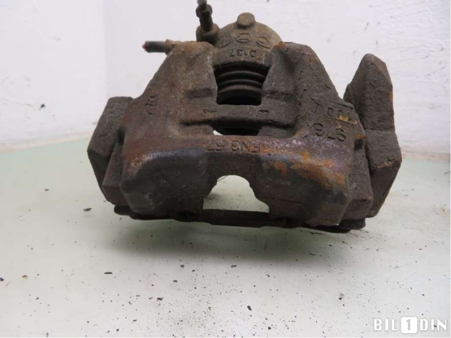 Bremsecaliper høyre foran til Fiat Doblo 2010-->> (Type II)  (FIAT|735507786|)
