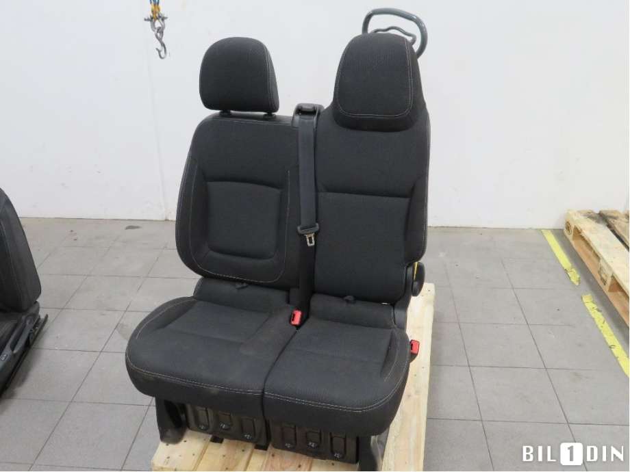 Sete foran høyre til Renault Trafic 2014-->> (RENAULT|8200680257|)