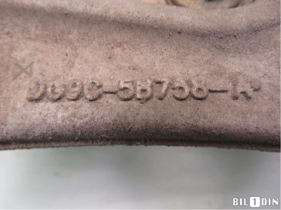Hjulspindel høyre bak til Ford Mondeo 2014-2019 (Type V, Fase 1) (FORD|2318383|DG9C5B758AG|)