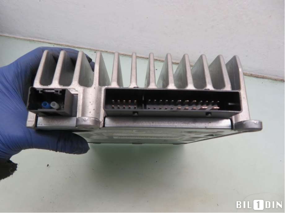 Bilstereo forsterker til Mercedes C-Klasse 2011-2014 (Fase 2) (W204) (W204) (MERCEDES|A2049007806|)