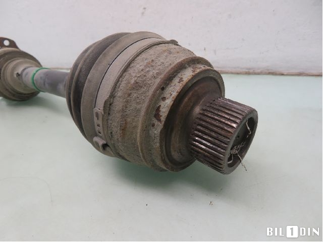 Drivaksel høyre foran til Audi A6, Allroad 2012-2014 (Type III, Fase 1) (C7) (C7) (AUDI|4G0407271F|4G0407271FX|)