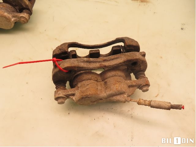 Bremsecaliper venstre foran til VW Amarok 2010-2016 (Type I, Fase 1)  (VOLKSWAGEN|2H0615123|)