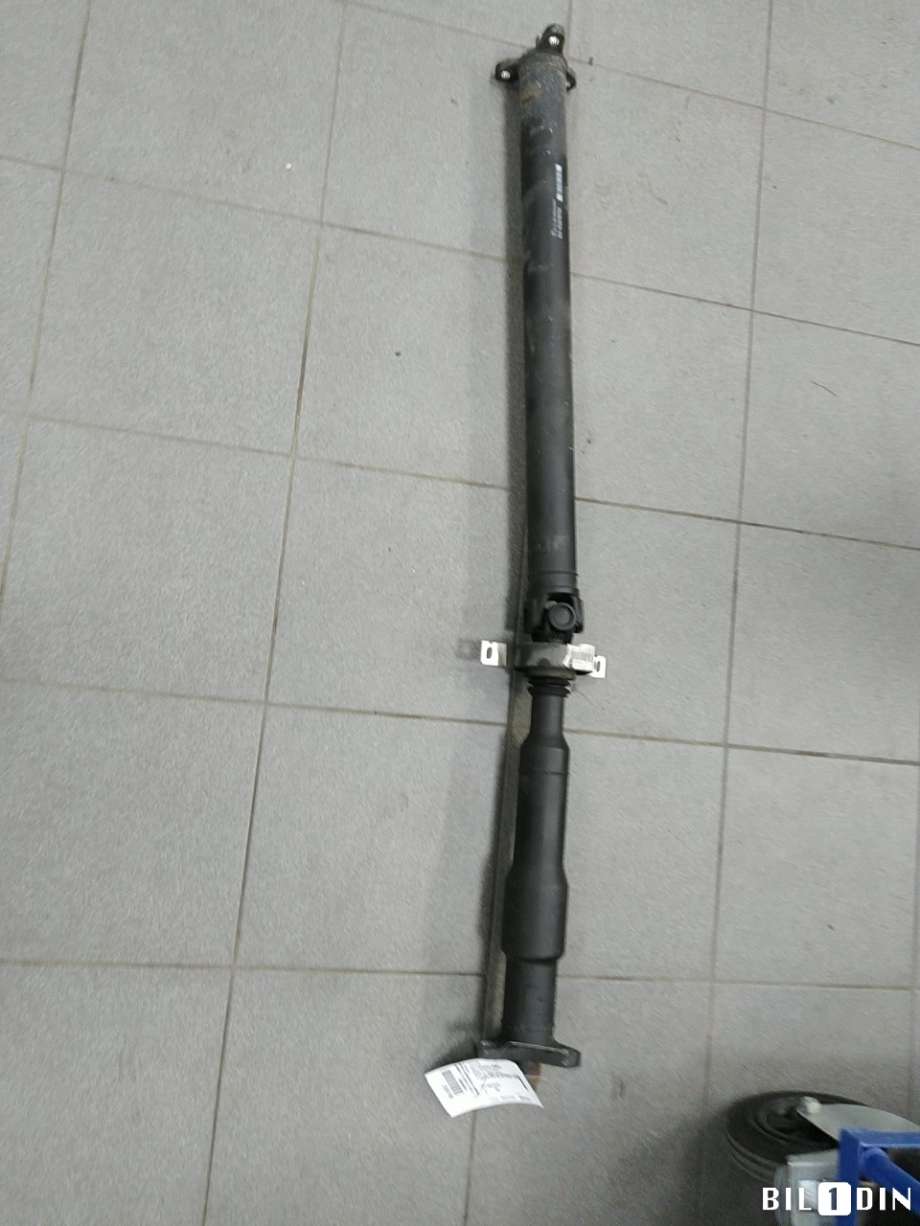 Mellomaksel til BMW 3-Serie 2012-2018 (F30/F31/F34) (F30/F31/F34) (BMW|7623744|26108676287|7600184)