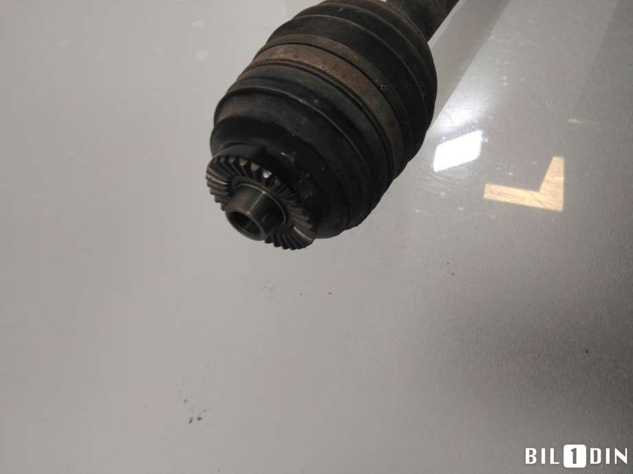 Drivaksel venstre bak, elbil til BMW i3 2013-2022  (BMW|33207641213|)