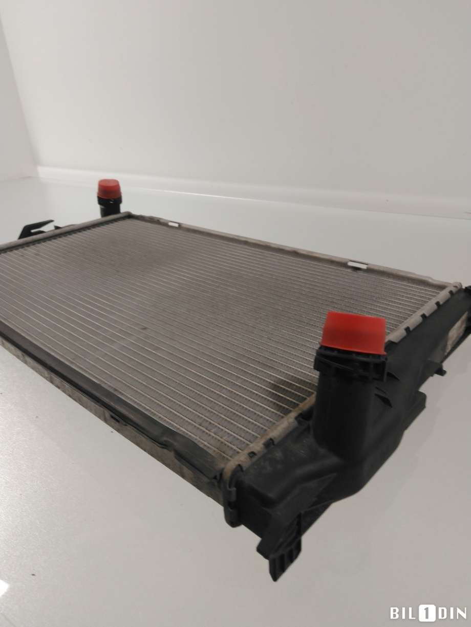 Radiator (manuell gir) til BMW 1-Serie 2004-2011 (E81/E82/E87/E88) (E81/E82/E87/E88) (BMW|17117788903|)