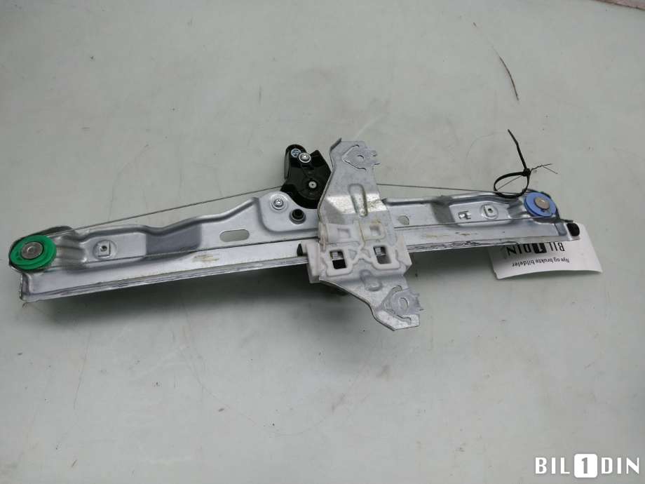 Ruteheis venstre bak til Nissan Qashqai 2014-2021 (Type II)  (NISSAN|827014EA0A|)