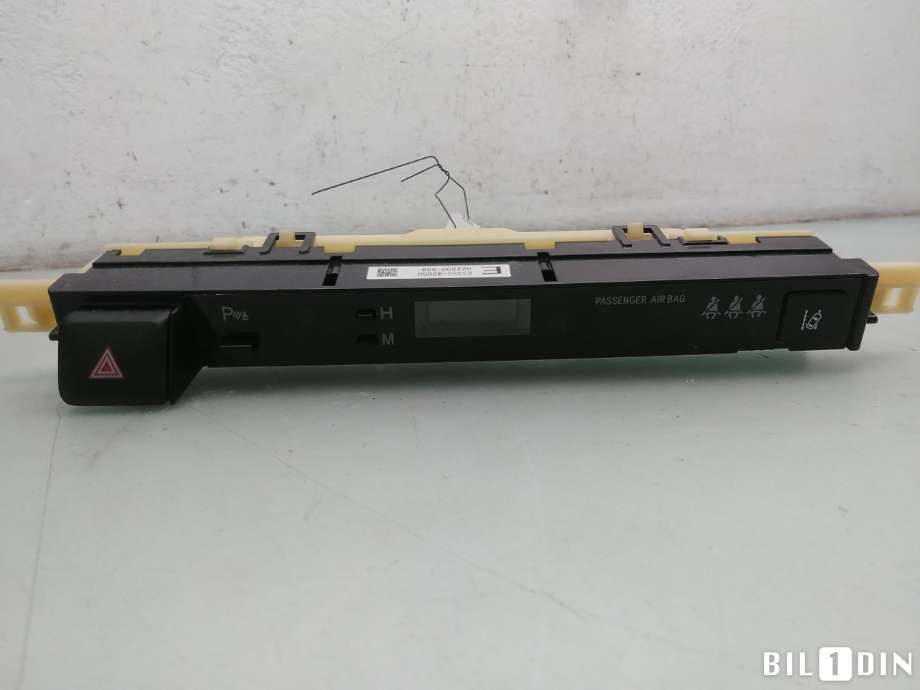 Bryter nødblink til Toyota RAV4 2013-2015 (Type IV, Fase 1) (TOYOTA|8395042050|)