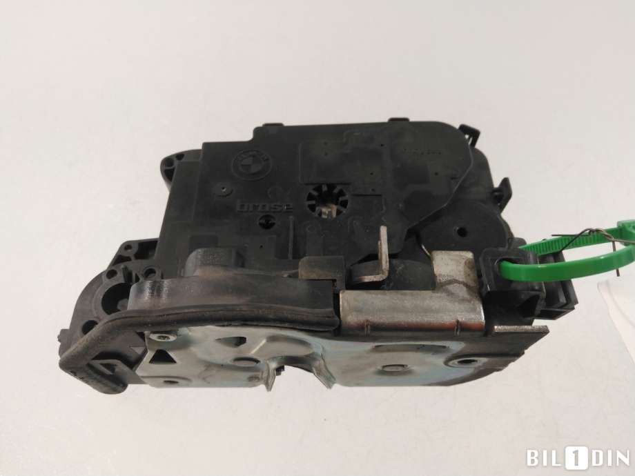 Låsekasse høyre foran til BMW 3-Serie 2005-2011 (E90/E91/E92/E93) (E90/E91/E92/E93) (BMW|51217202146||7059974)