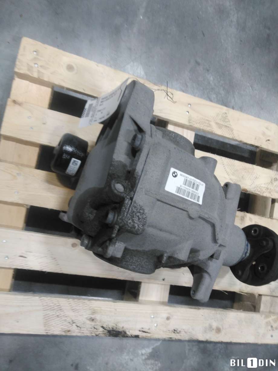Kardang klokke bak til BMW 5-Serie, 2017-->> (G30/G31) (G30/G31) (BMW|33109454750)