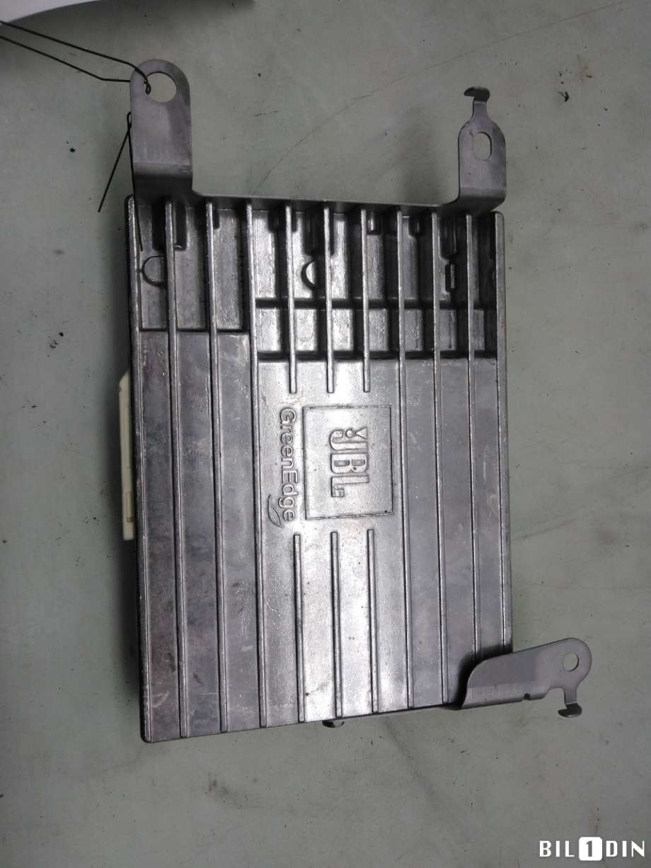 Bilstereo forsterker til Toyota RAV4 2013-2015 (Type IV, Fase 1)  (TOYOTA|8628042030|)