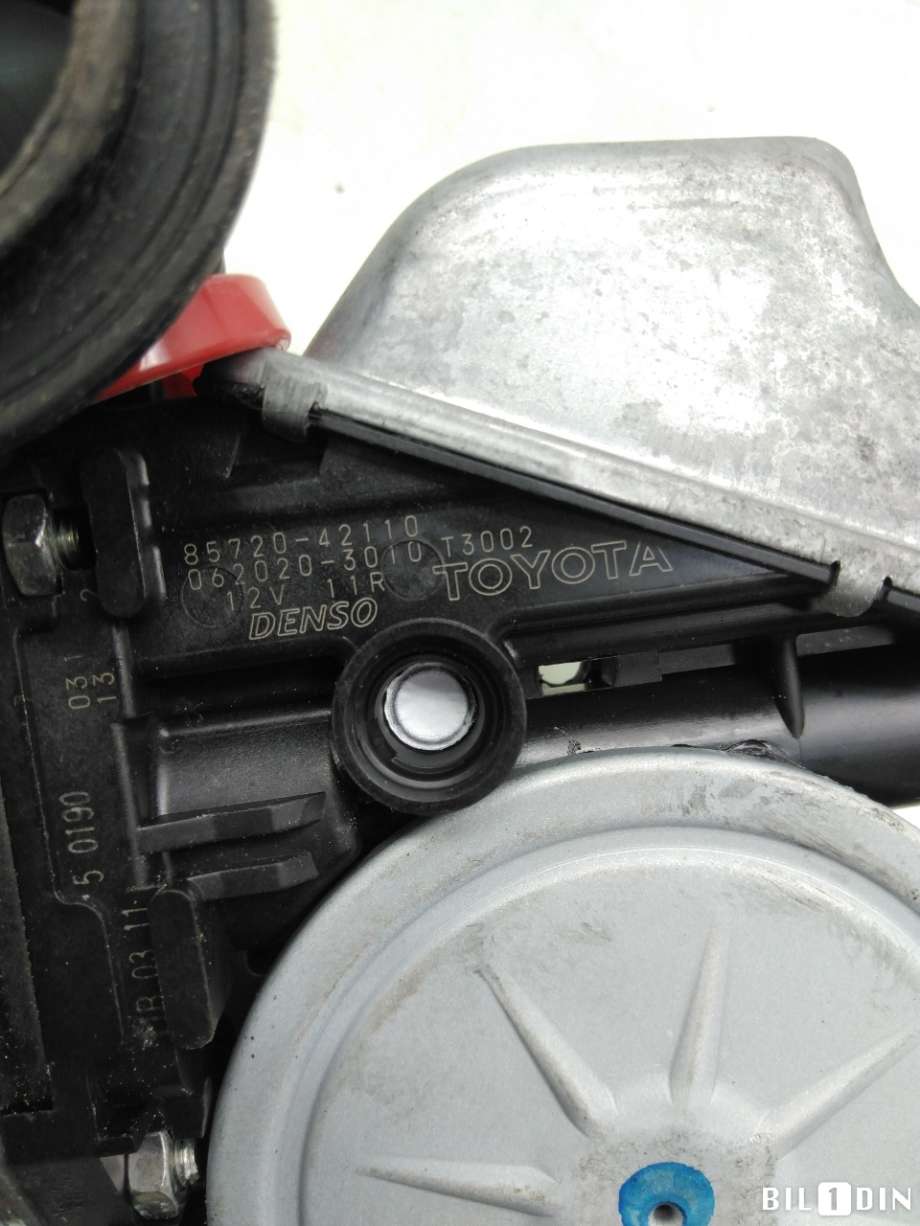 Ruteheis venstre foran til Toyota RAV4 2013-2015 (Type IV, Fase 1)  (TOYOTA|8572042110||0620203010)