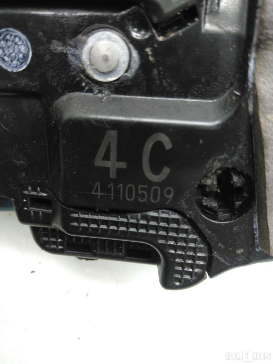 Låsekasse høyre bak til Toyota RAV4 2013-2015 (Type IV, Fase 1)  (TOYOTA|6783614010|)
