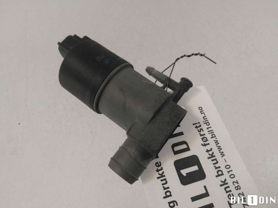 Spylerpumpe foran til Toyota Yaris 2014-2020 (Type III, Fase 2) (TOYOTA|853300D121|)