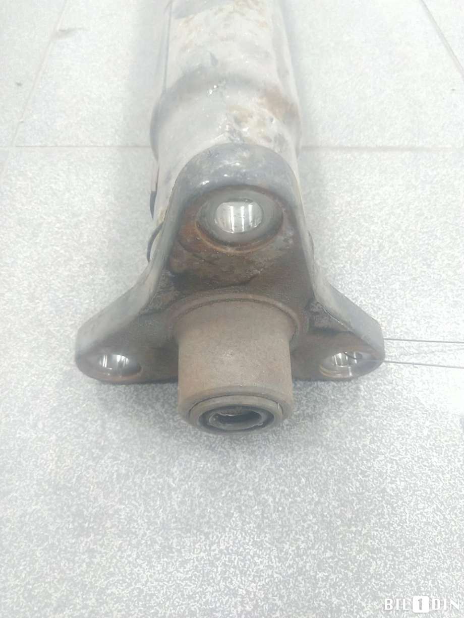 Mellomaksel til BMW 7-Serie 2009-2015 (F01/F02/F03/F04) (F01/F02/F03/F04) (BMW|26107614658|)