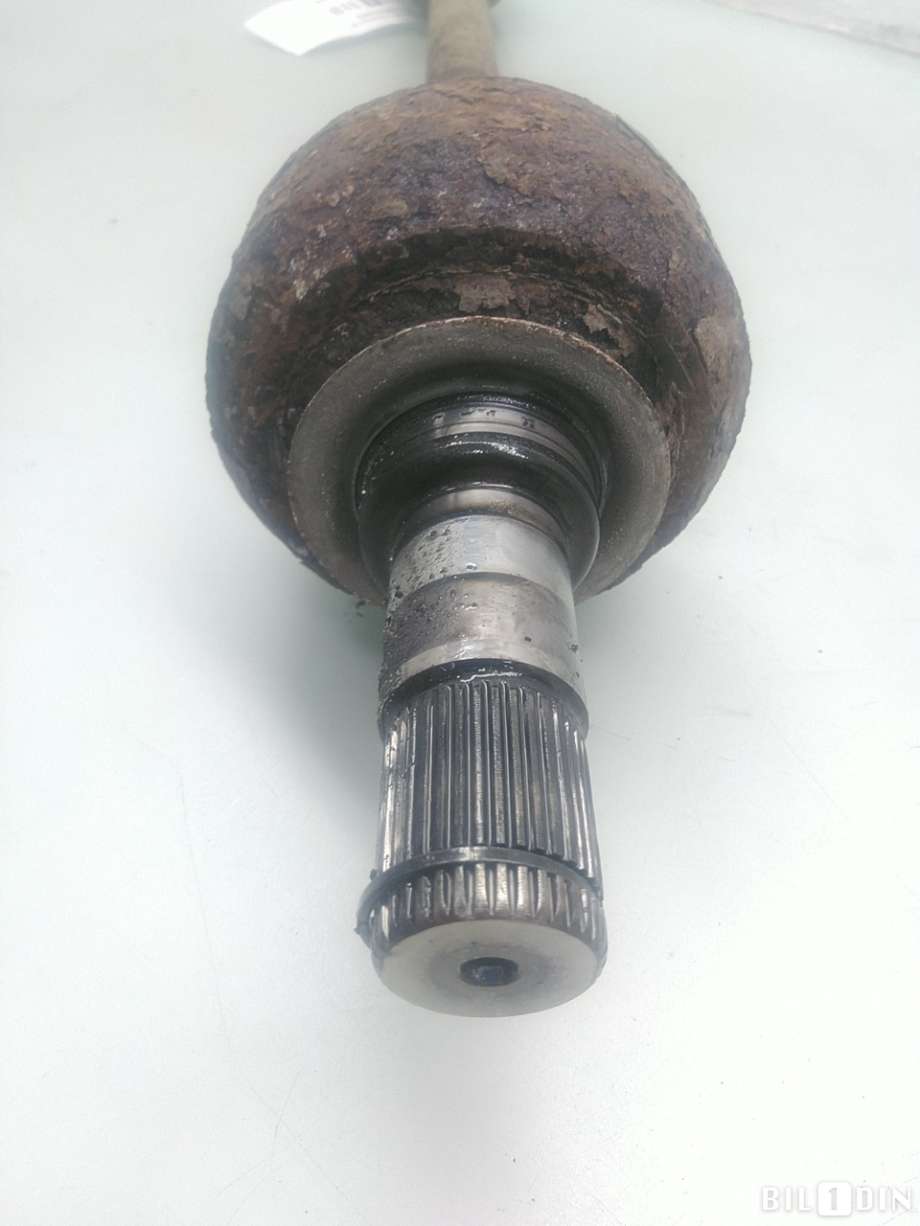 Drivaksel høyre bak til Mercedes ML 2005-2011 (W164) (W164) (MERCEDES|A1643501210|)
