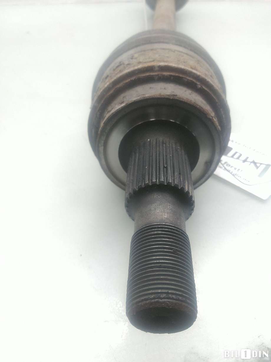 Drivaksel høyre bak til Mercedes ML 2005-2011 (W164) (W164) (MERCEDES|A1643501210|)