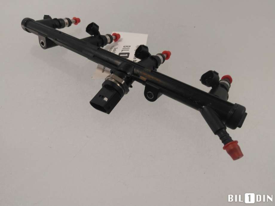 Dyseskinne (fuelrail) til Audi A3 2016-2020 (Type III, Fase 2) (AUDI|06K133681E||06K133681C)