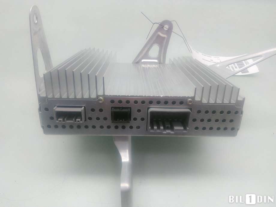Bilstereo forsterker til Tesla Model 3 2018-2023 (Fase 1) (TESLA|107974800F|SQNT20311203D7S0|107974800E)