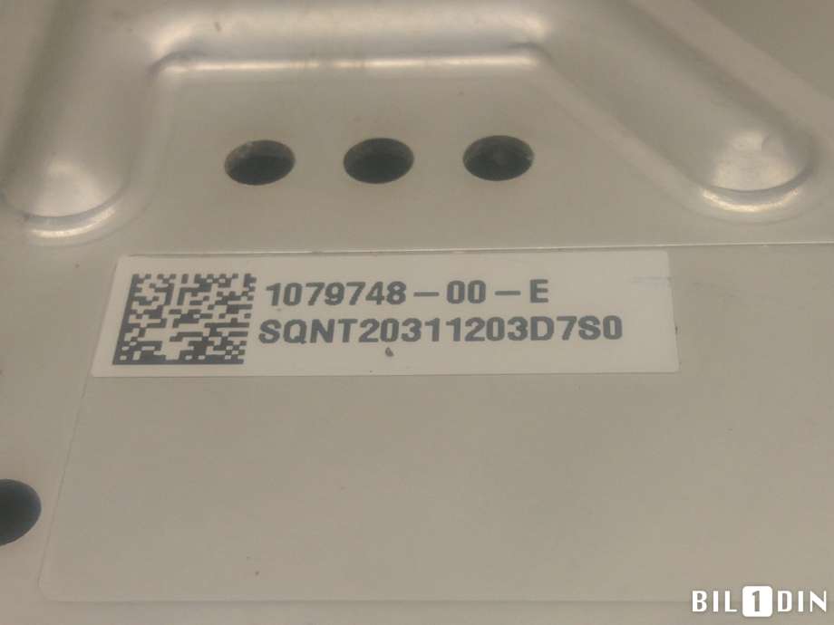 Bilstereo forsterker til Tesla Model 3 2018-2023 (Fase 1) (TESLA|107974800F|SQNT20311203D7S0|107974800E)