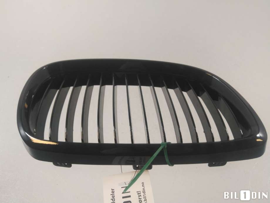 Grill høyre til BMW 3-Serie, 2005-2011 (E90/E91/E92/E93) (E90/E91/E92/E93) (BMW|51137157278)