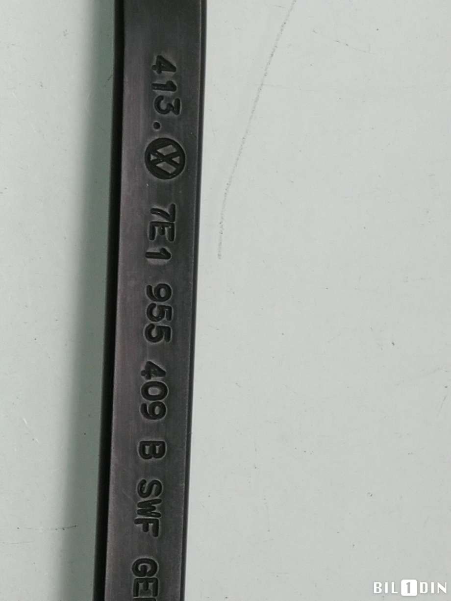 Viskerarmer frontrute til VW Transporter / Caravelle 2009-2015 (Fase 2) (T5) (T5) (VOLKSWAGEN|7E1955409B|)