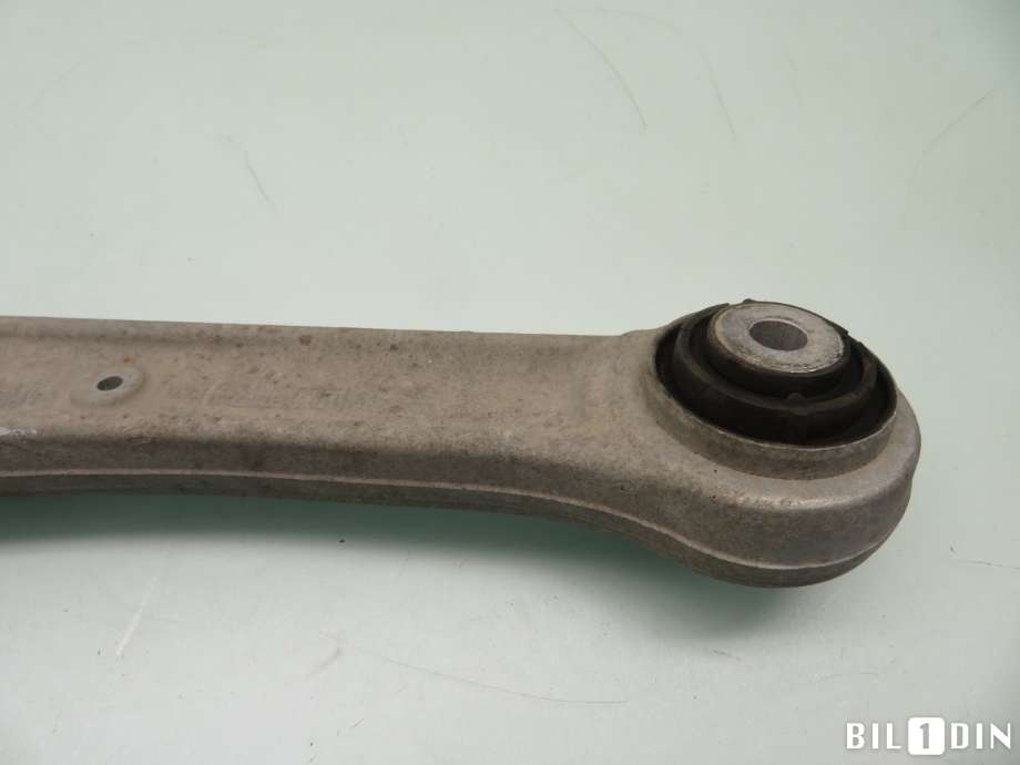 Bærebru høyre foran nedre til Audi e-tron 2018-->>  (AUDI|4M0407152H|)