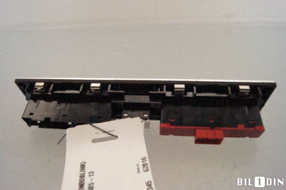 Bryter nødblink til Audi A3 2009-2012 (Type II, Fase 2)  (AUDI|8P0927137CD|)