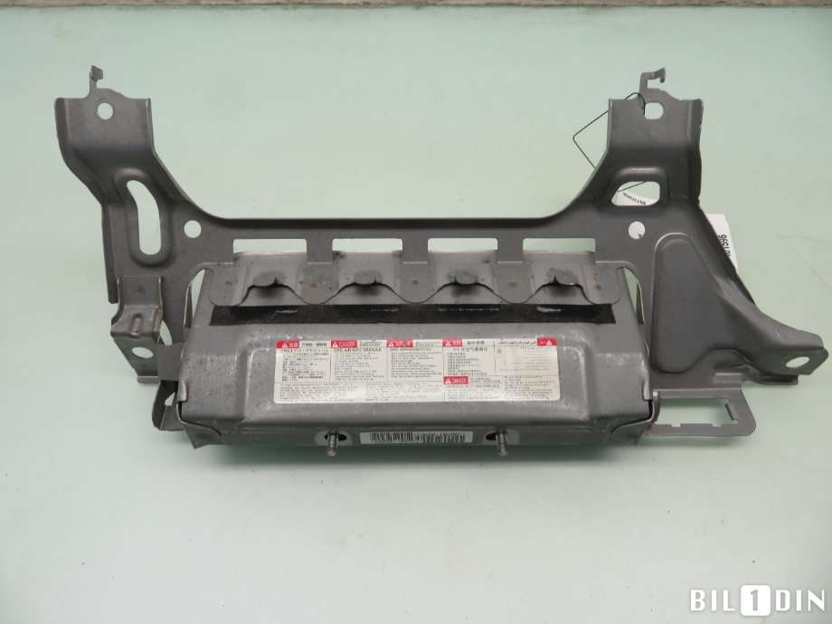 Airbag kne til Mitsubishi Lancer 2008-2017  (MITSUBISHI|7030A073XA|)