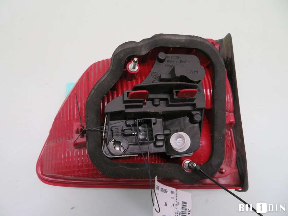 Baklykt høyre indre til VW Touran 2010-2015 (Type I, Fase 3) (VOLKSWAGEN|1T0945094A|)