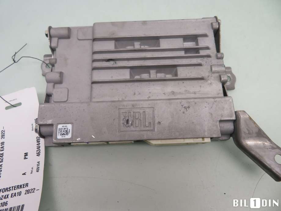 Bilstereo forsterker til Toyota bZ4X 2022-->> (TOYOTA|8628042080|)