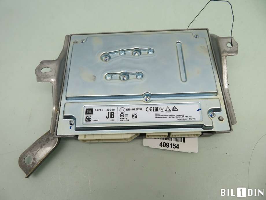 Bilstereo forsterker til Toyota bZ4X 2022-->> (TOYOTA|8628042080|)