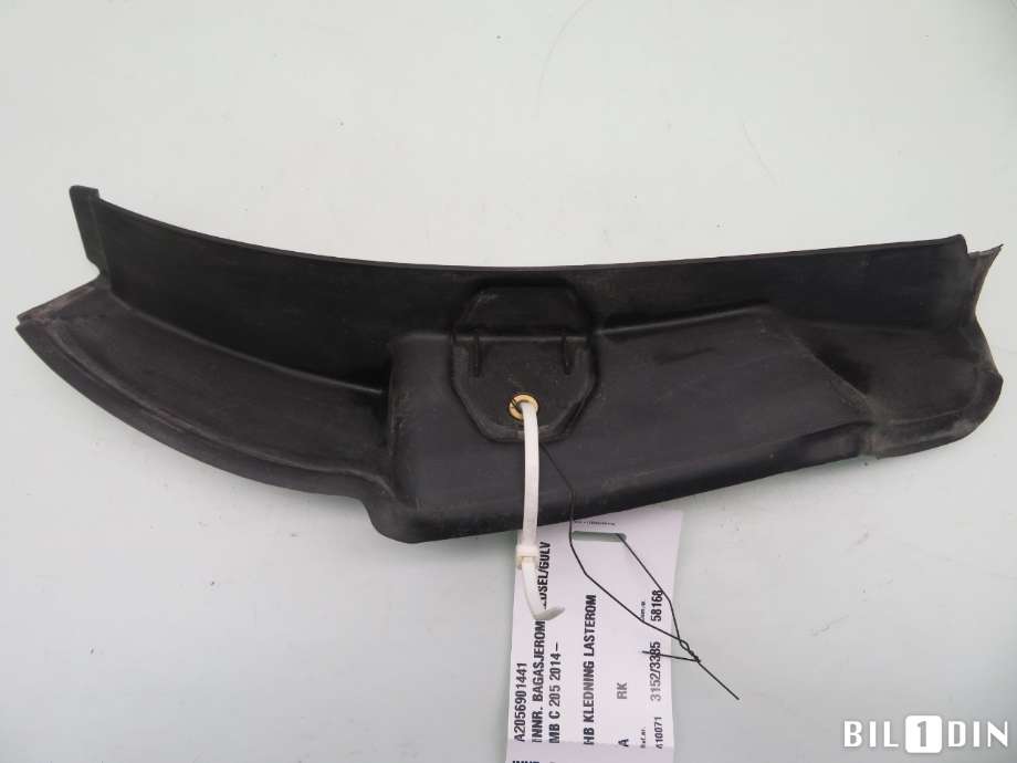 Bagasjerom teppe/gulvplate til Mercedes C-Klasse 2018-2021 (Fase 2) (W205) (W205) (MERCEDES|A2056901441|)