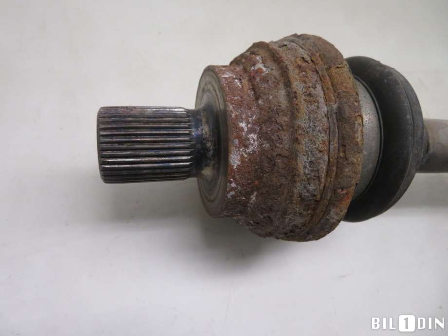 Drivaksel venstre bak til VW Passat 2011-2015 (B7) (B7) (VOLKSWAGEN|1K0501203F|1K0501203FX|)