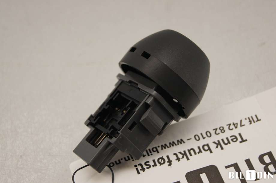 Bryter nødblink til Toyota RAV4 2009-2013 (Type III, Fase 2)  (TOYOTA|8433242020|8433242021|)