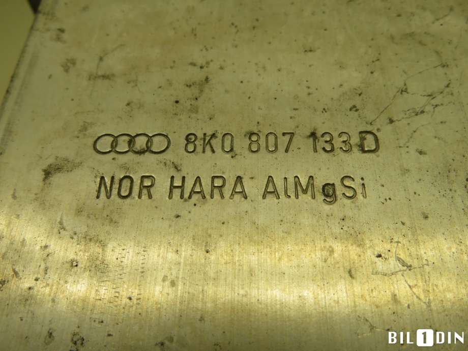 Diverse deler til Audi A4 2007-2014 (Type IV) (B8) (B8) (AUDI|8K0807133D|)