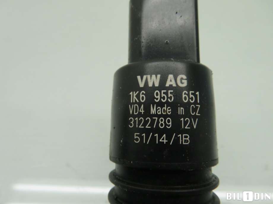 Spylerpumpe foran til VW Caddy 2010-2015 (Type III, Fase 2)  (VOLKSWAGEN|1K6955651|)