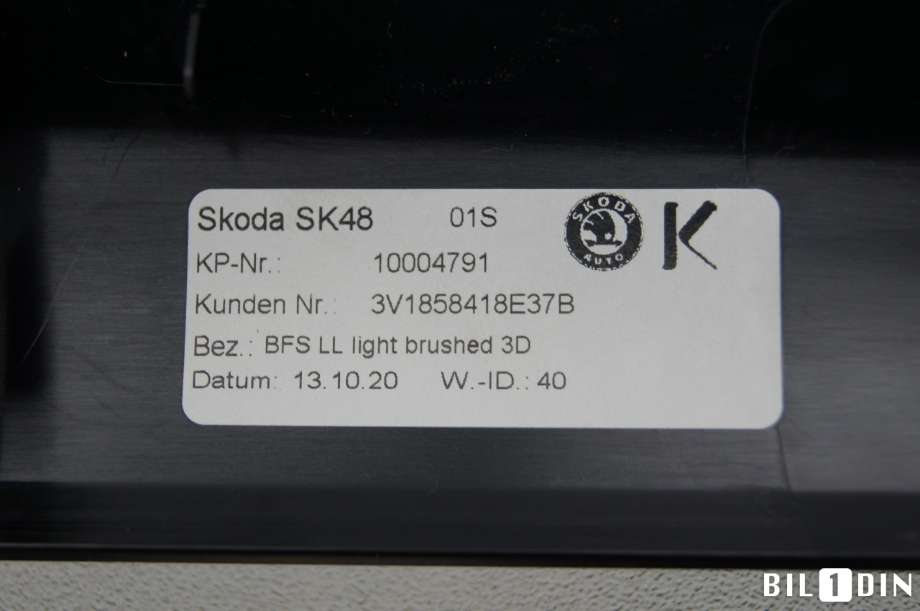 Diverse deler til Škoda Superb 2015-->> (Type III) (SKODA|3V1858418E|)