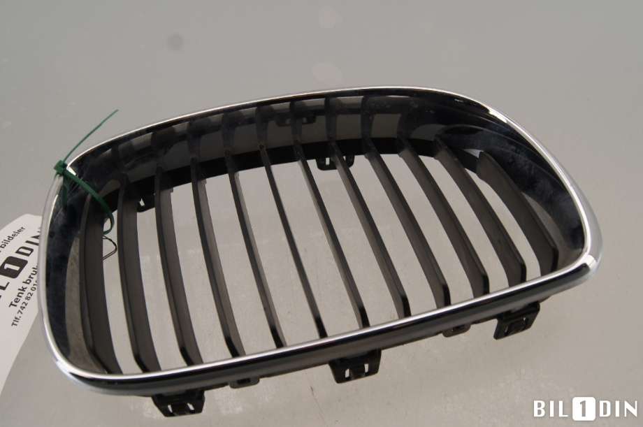 Grill høyre til BMW 1-Serie 2004-2011 (E81/E82/E87/E88) (E81/E82/E87/E88) (BMW|51137128614|)