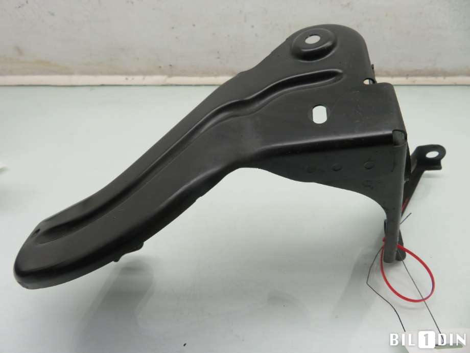 Diverse deler til Audi A6 2005-2008 (Type III, Fase 1) (C6) (C6) (AUDI|4F0145813F|)