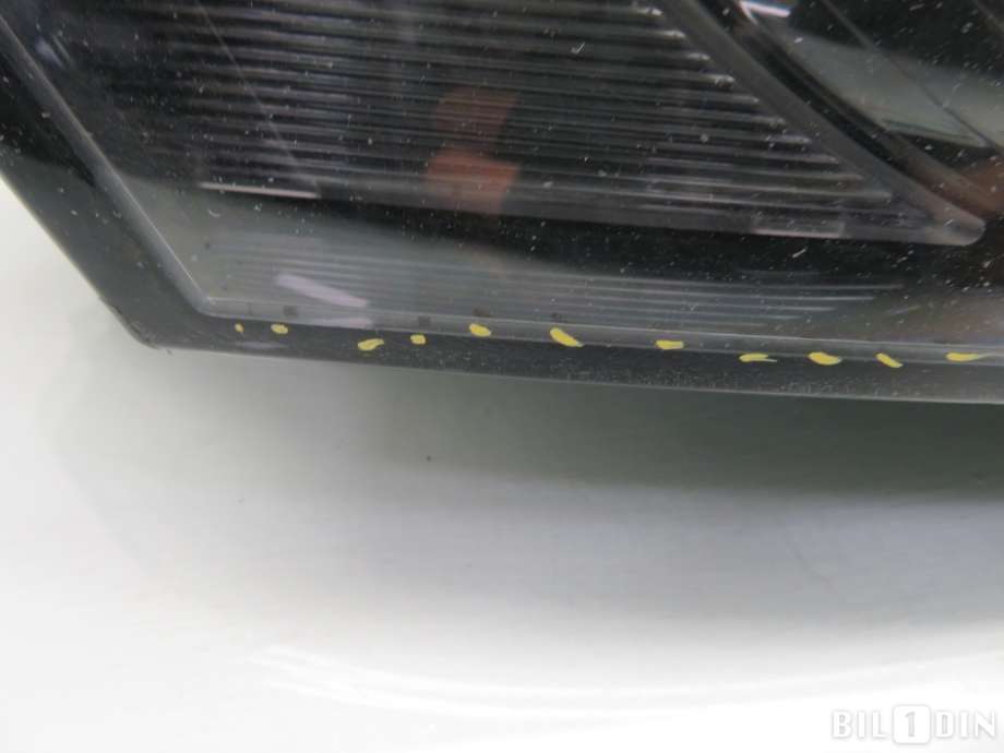 Frontlykt høyre halogen til Audi A4 2007-2014 (Type IV) (B8) (B8) (AUDI|8K0941030AJ|)