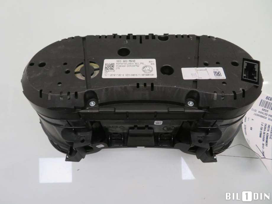 Instrumentpanel til Škoda Octavia 2013-2016 (Type III, Fase 1) (SKODA|5E0920751C|)