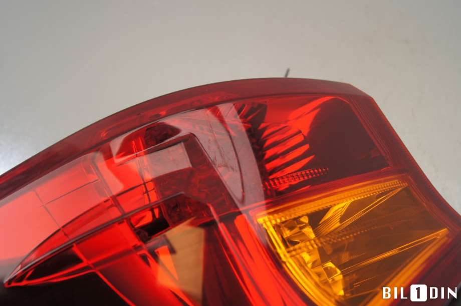 Baklykt venstre til Toyota Auris 2015-2019 (Type II, Fase 2)  (TOYOTA|8156102730||8155602730)