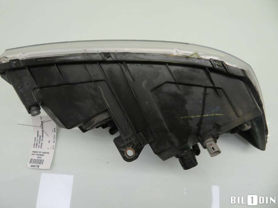 Frontlykt venstre halogen til Fiat Freemont 2011-2015  (FIAT|K05067789AC|)