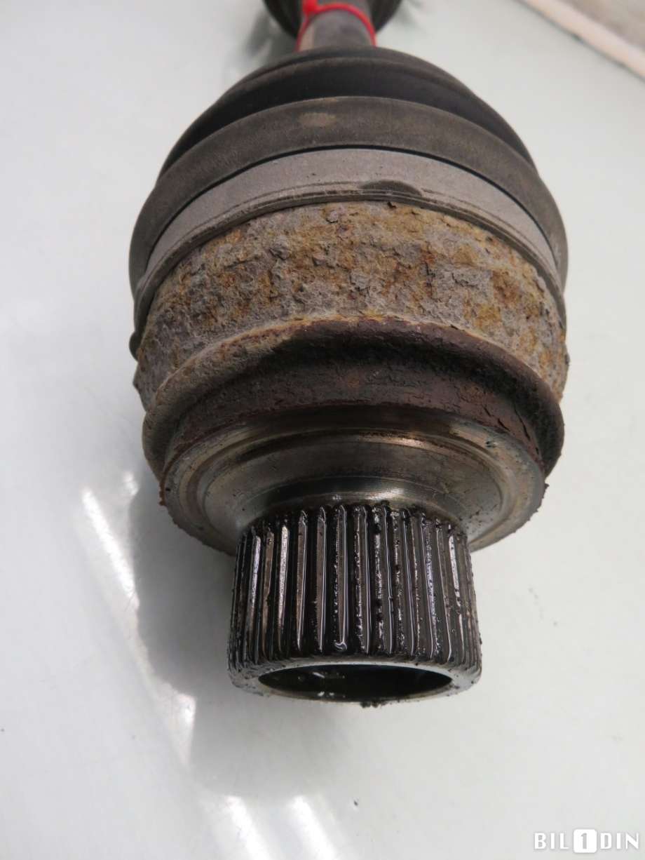 Drivaksel venstre foran til Audi A4 2007-2014 (Type IV) (B8) (B8) (AUDI|8K0407271AJ|8K0407451LX|)