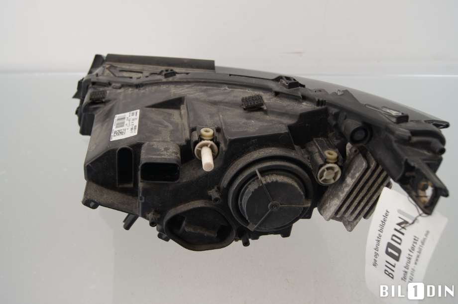 Frontlykt høyre halogen til BMW i3 2013-2022  (BMW|63117381900|)