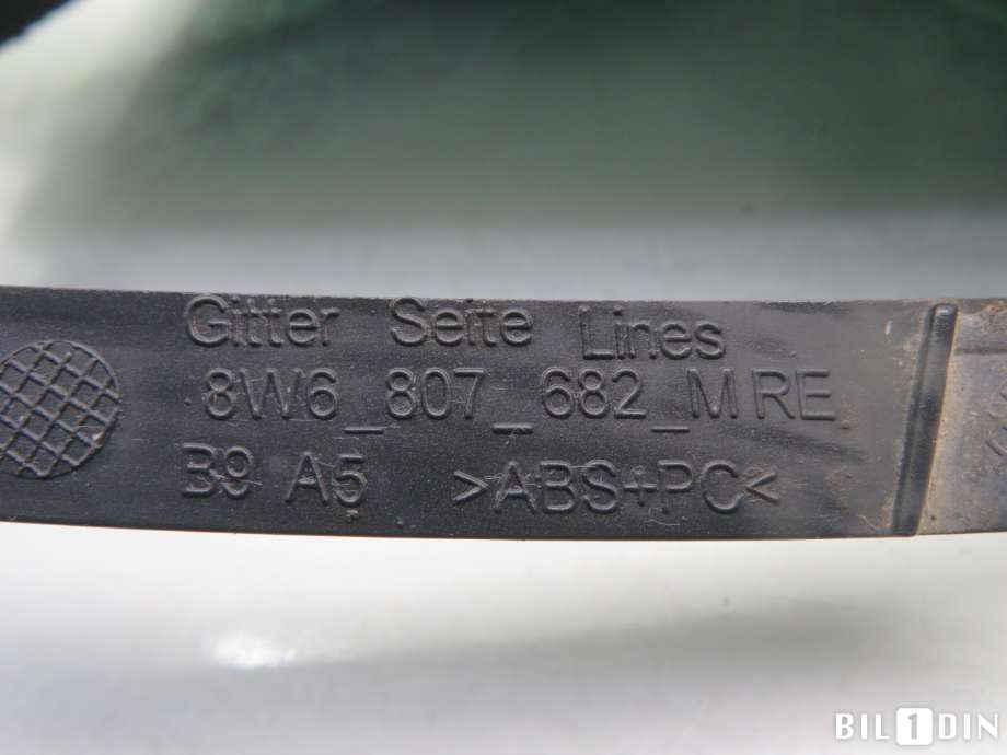 Grill høyre til Audi A5 2016-->> (Type II)  (AUDI|8W6807682M|)