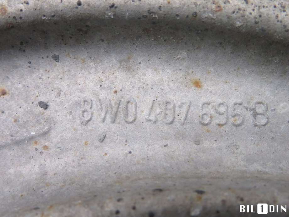 Bærebru venstre foran nedre til Audi A4, Allroad 2016-->> (Type II) (B9) (B9) (AUDI|8W0407693B|8W0407695B|)